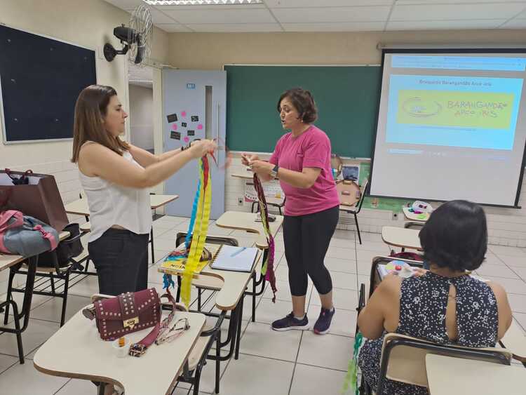 Alunas durante a atividade com a palestrante