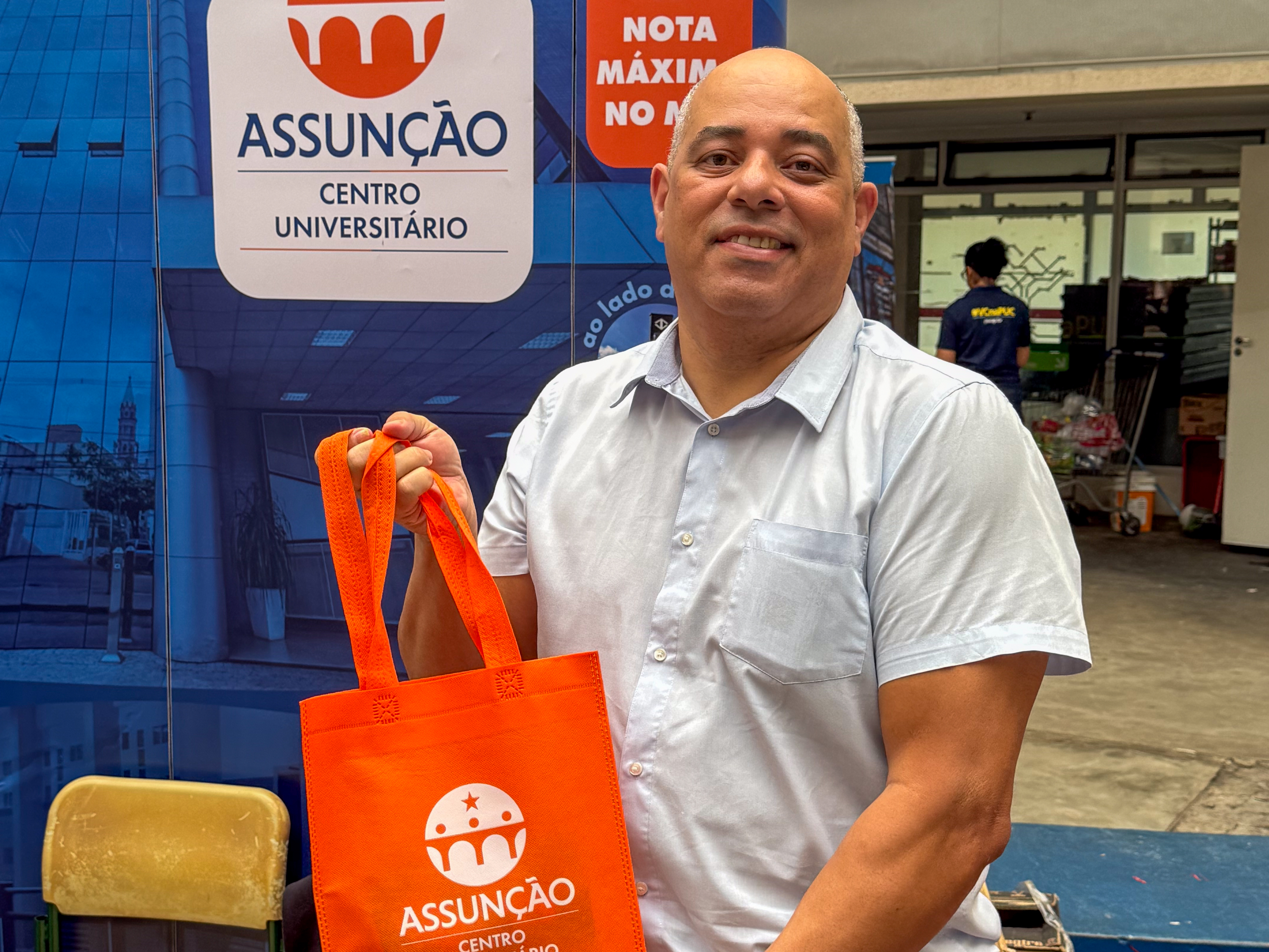 Prof. Me. Rogerio Xavier Neves presente na feira