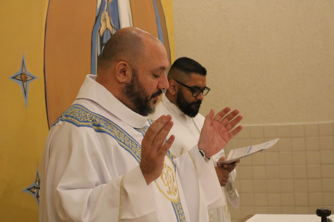 Padres celebram a Santa Missa em Homenagem a padroeira