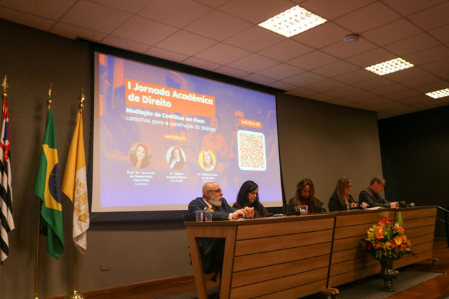 Mesa composta para a I Jornada Acadêmica de Direito no Assunção.