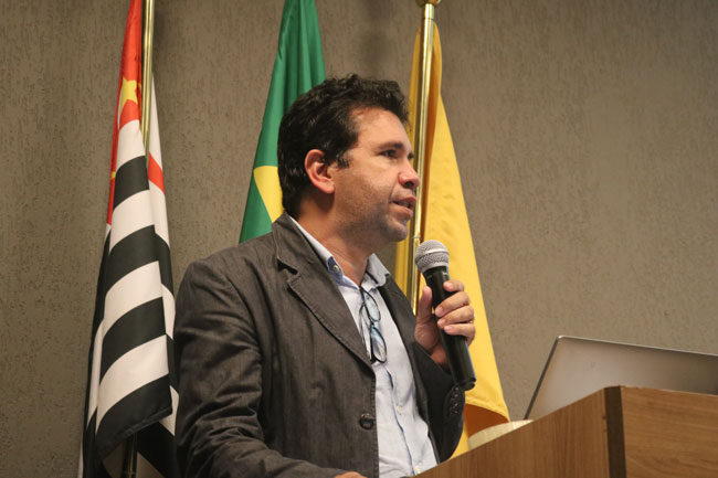 Prof. Me. José Olimpio Cardoso Neto realiza a abertura da I Jornada de Administração e Ciências Contábeis.