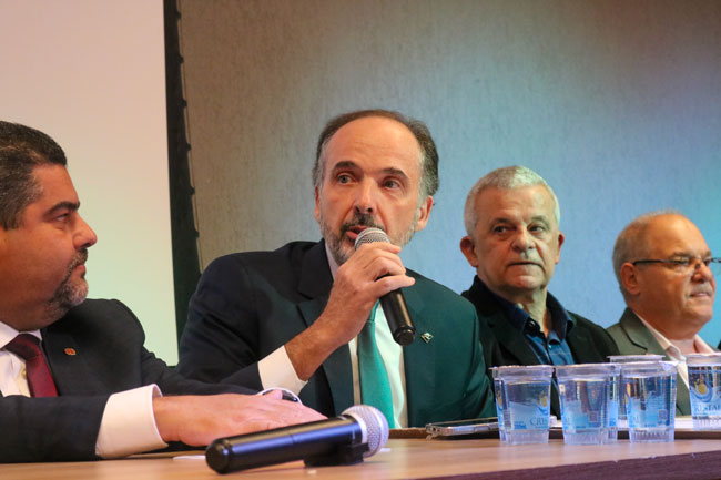 Vicente Battista Junior, Superintendente Adjunto da Receita Federal do Brasil na 8ª Região Fiscal durante abertura do evento.