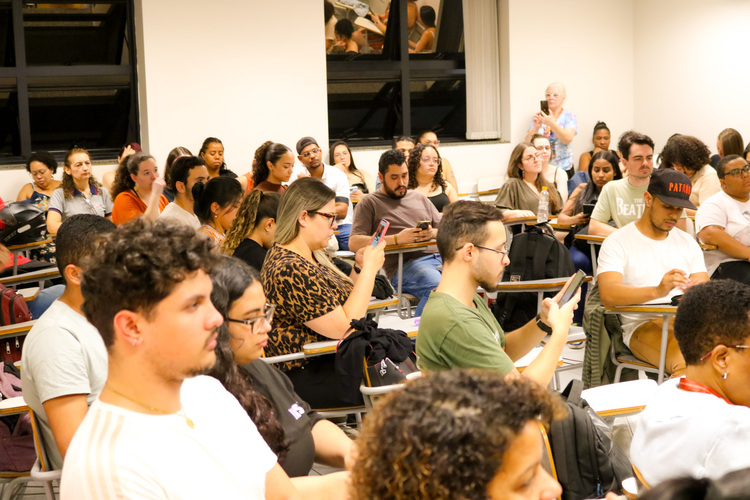 Turma de Administração durante Palestra