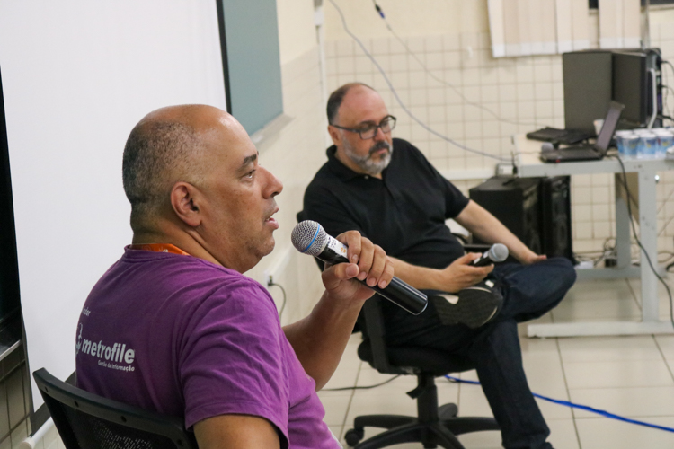 Professores durante palestra para turma de Biblioteconomia