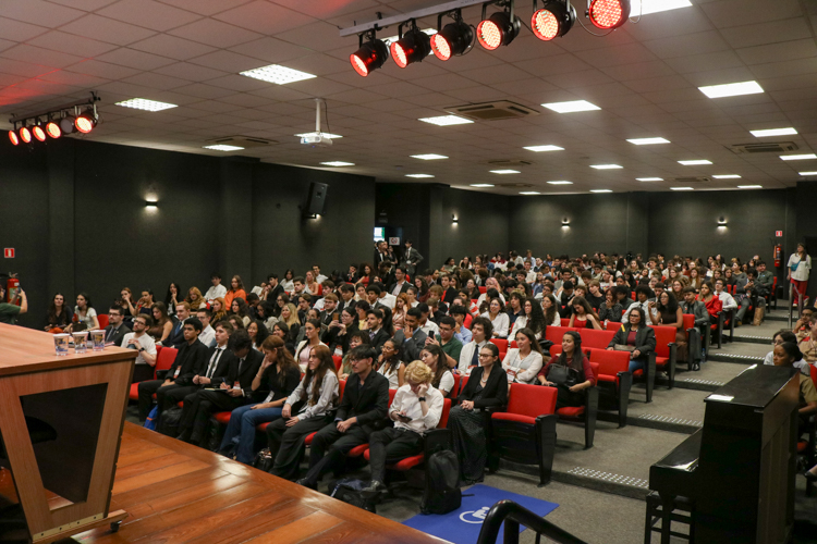 Auditório cheio para cerimônia de premiação do II ASMUN