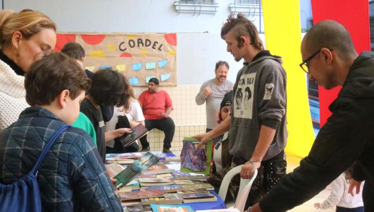 Alunos de Biblioteconomia participam da 2ª Feira do Livro do Colégio Lumen Vitae